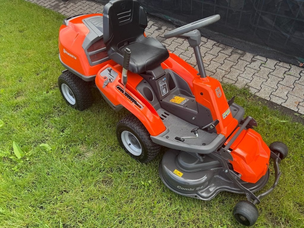 husqvarna R214TC briggs en stratton 2 cylinder 16 pk, Ophalen, Cirkelmaaier, Gebruikt, Benzine-grasmaaier