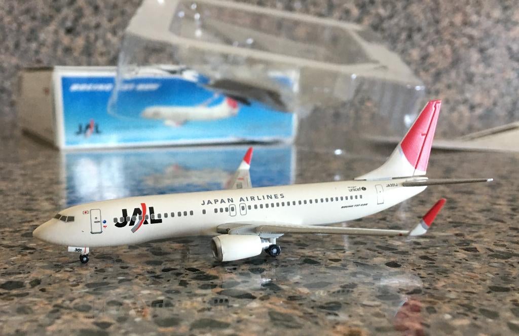 Japan Airlines Boeing 737 1:400, Ophalen of Verzenden, Zo goed als nieuw, Schaalmodel