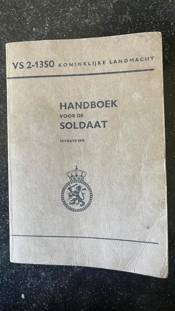 Handboek voor de Soldaat 1974, met AMX, FAL, danwel MAG, Verzamelen, Ophalen of Verzenden, Landmacht, Nederland, Boek of Tijdschrift