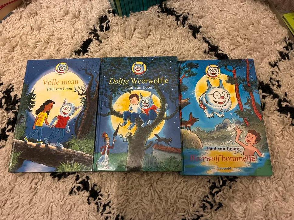 3 zgan Dolfje Weerwolfje boekjes van Paul van Loon, Ophalen of Verzenden, Gelezen, Fictie algemeen
