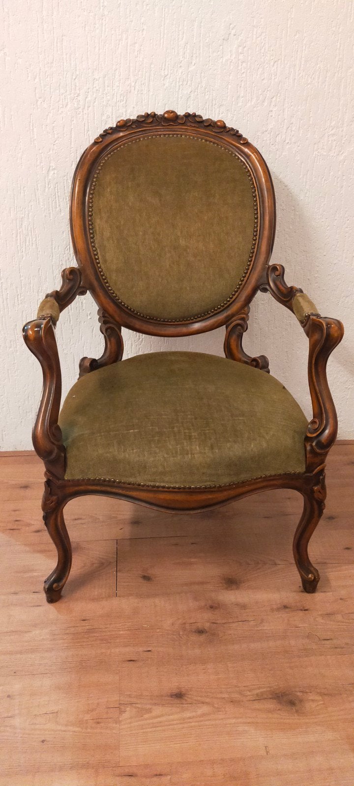 Antieke stoel met groene bekleding, Ophalen