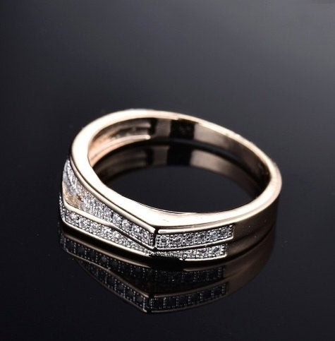 Klassiek 18K goud verguld ring met topazen, Nieuw, Ophalen of Verzenden, 17 tot 18, Met edelsteen