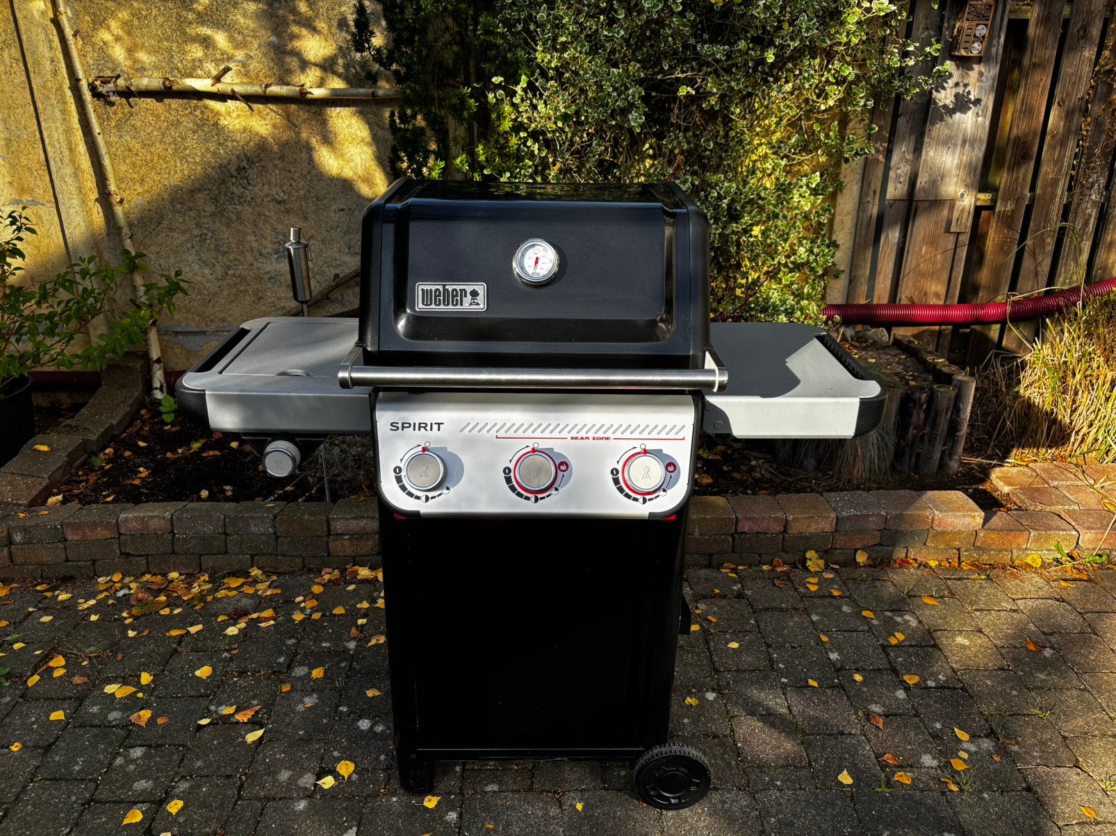 WeberSpirit E-325 gasbbb 3 branders + Sear Zone +accessoires, Ophalen, Zo goed als nieuw