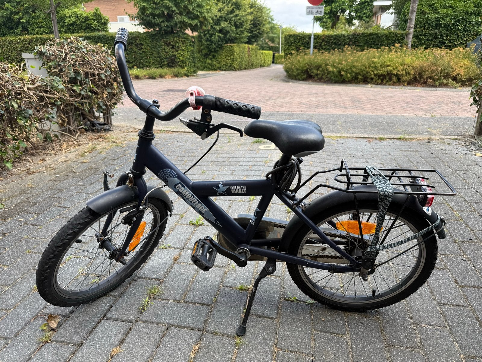 Kinderfiets 18 inch - Blauw met bagagedrager, Fietsen en Brommers, Fietsen | Kinderfietsjes, Ophalen, Gebruikt, Terugtraprem, 20 inch of meer