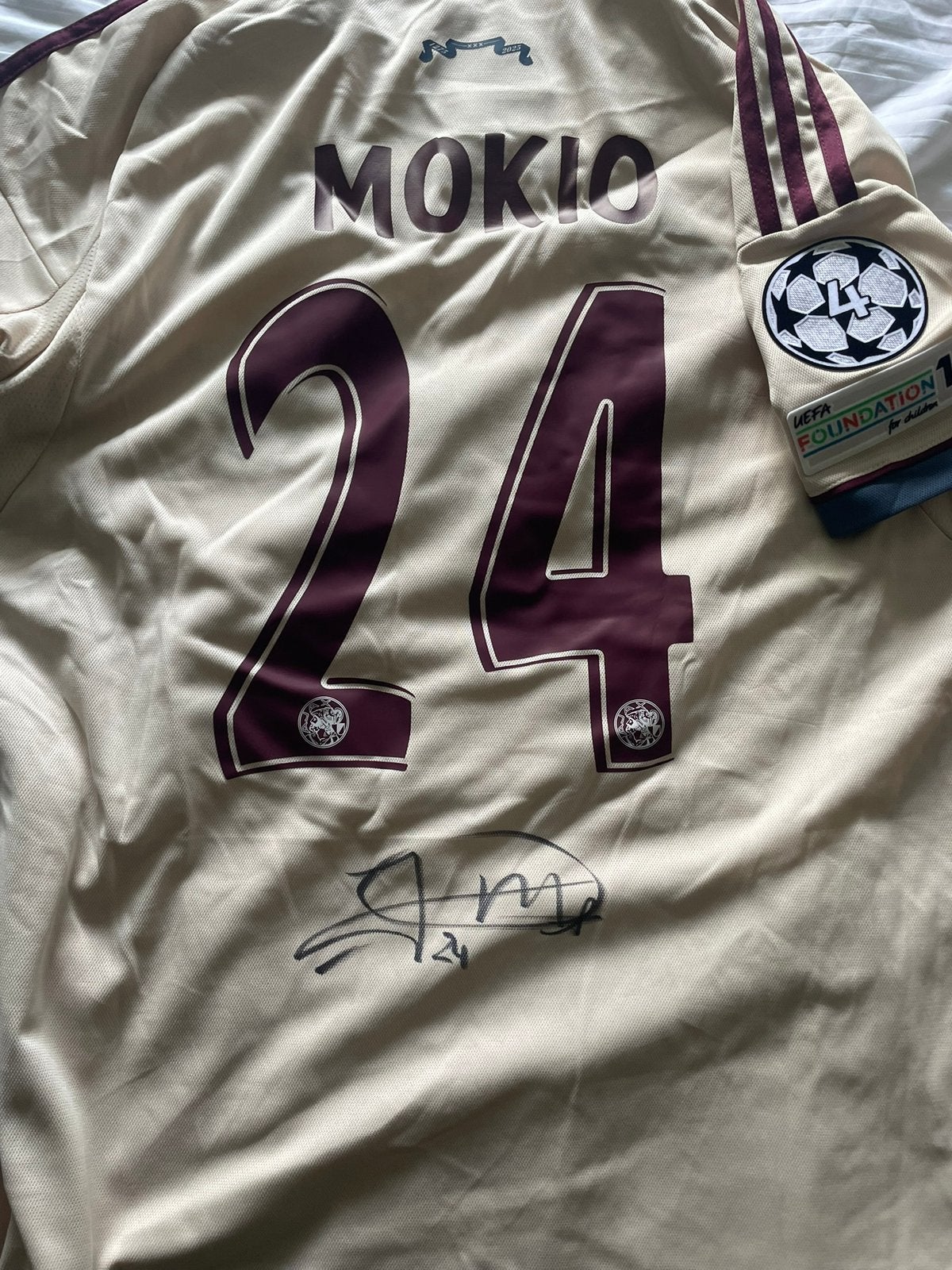 Mokio Ajax shirt gesigneerd, Verzamelen, Sportartikelen en Voetbal, Ophalen of Verzenden, Zo goed als nieuw, Ajax, Shirt