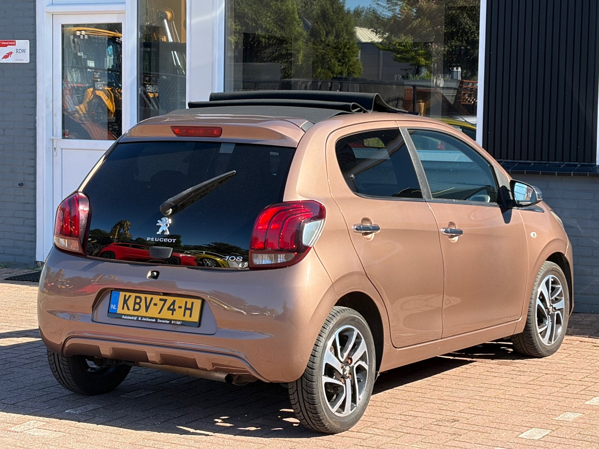 Peugeot 108 1.2 Puretech Allure / Schuifdak / Airco / 5DRS, Auto's, Euro 5, Gebruikt, 1199 cc, 23 km/l
