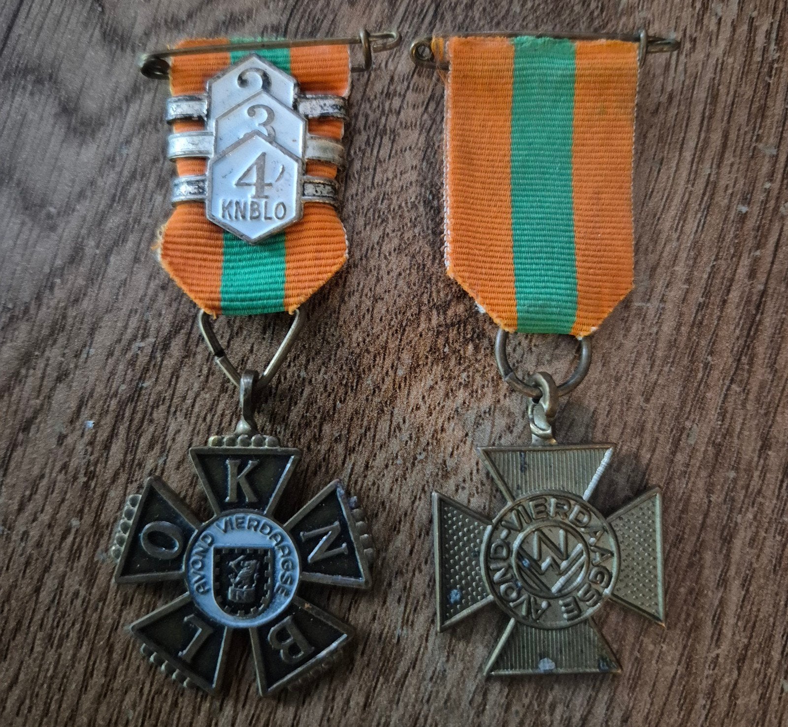 2 Avondvierdaagse Nijmegen medailles K.N.B.L.O., Ophalen of Verzenden