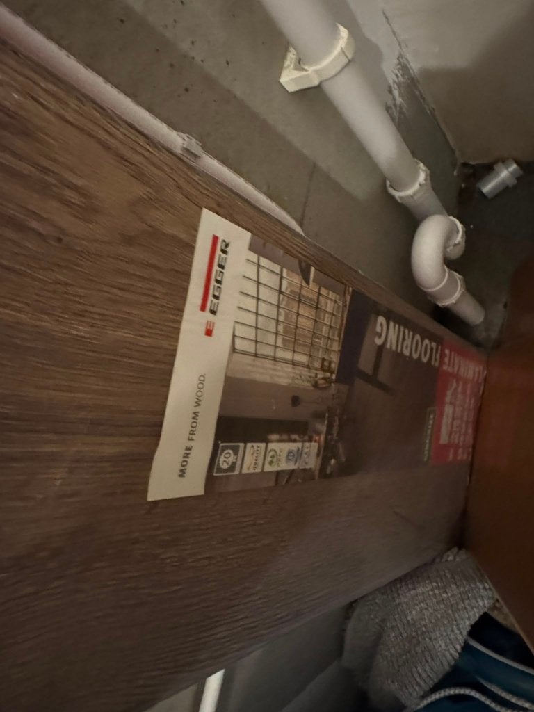 Gratis Egger Laminaatvloer 95 m² incl Ondervloer Voor 1 aug!, Ophalen, Gebruikt