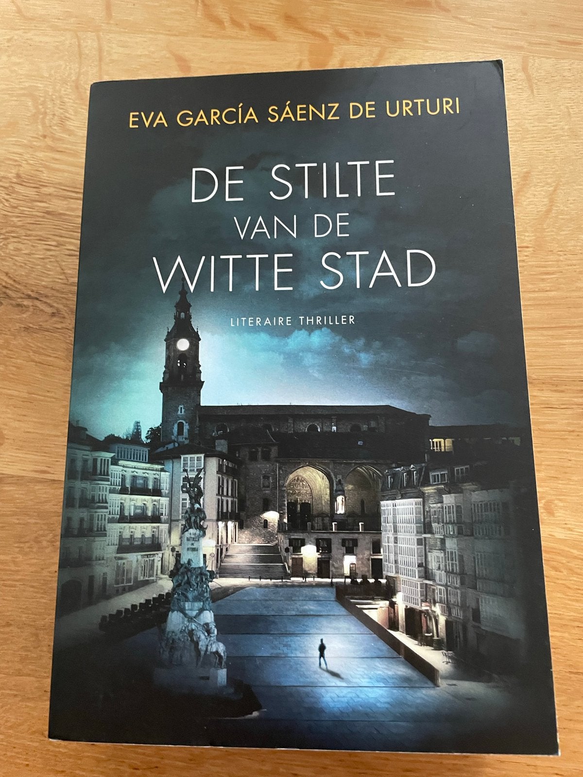 De Stilte van de Witte Stad - Eva García Sáenz de Urturi, Ophalen of Verzenden, Zo goed als nieuw, Europa overig
