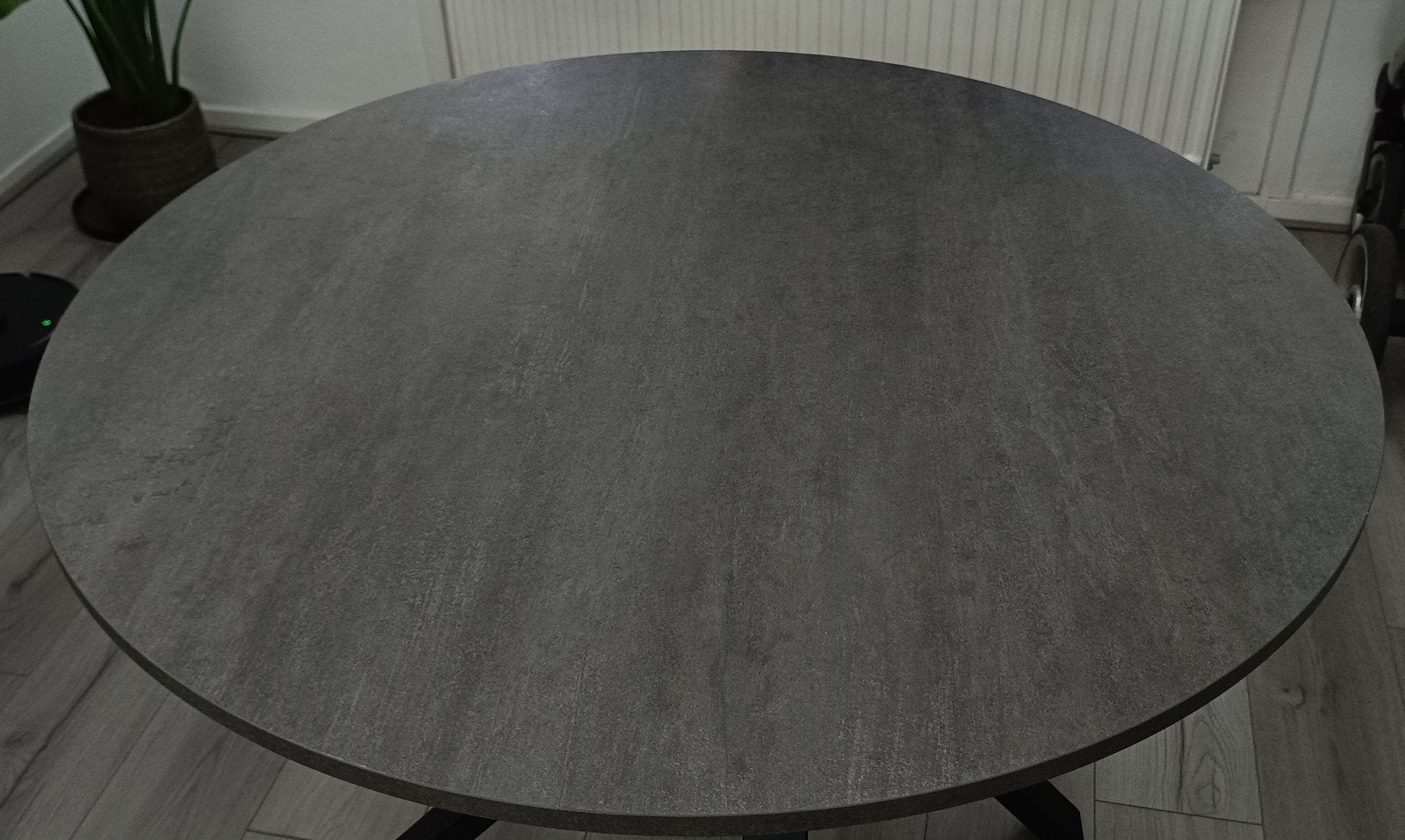 TE KOOP Ronde eettafel 105cm donkergrijs, Huis en Inrichting, Tafels | Eettafels, Ophalen, 100 tot 150 cm, Rond, Zo goed als nieuw