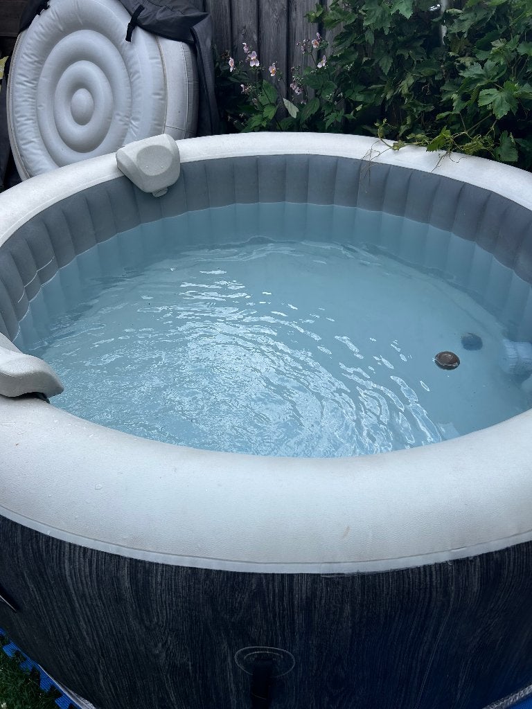 Intex Greywood Deluxe jacuzzi 4p – compleet met accessoires, Ophalen, Gebruikt, Afdekzeil, Opblaasbaar
