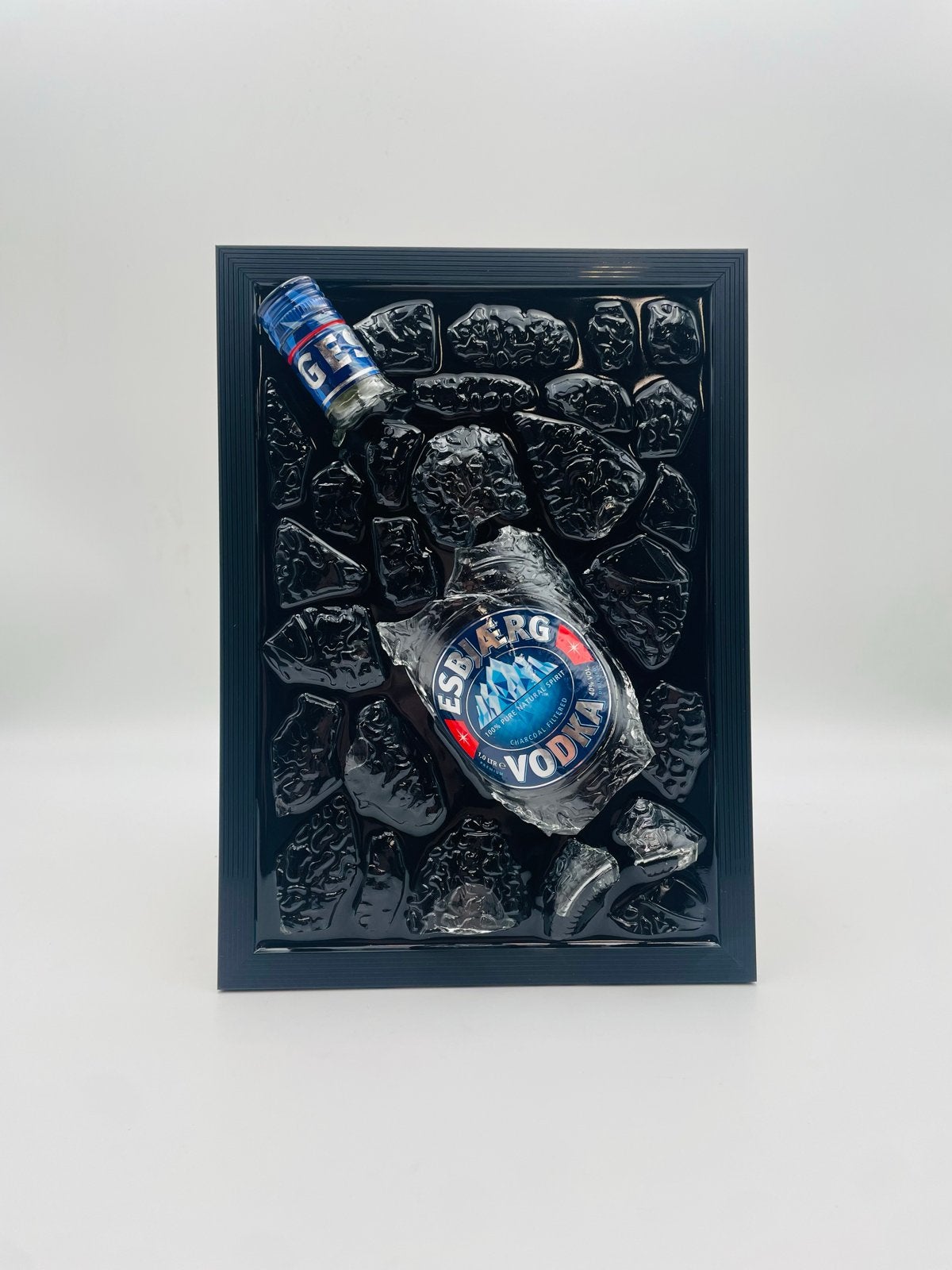 Esbjerg Vodka Gebroken Fles Epoxy Kunstwerk, Ophalen of Verzenden