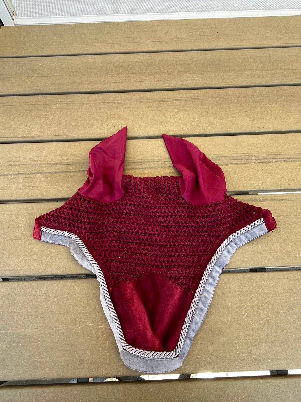 Kentucky bordeaux oornetje full, Dieren en Toebehoren, Ophalen, Springen