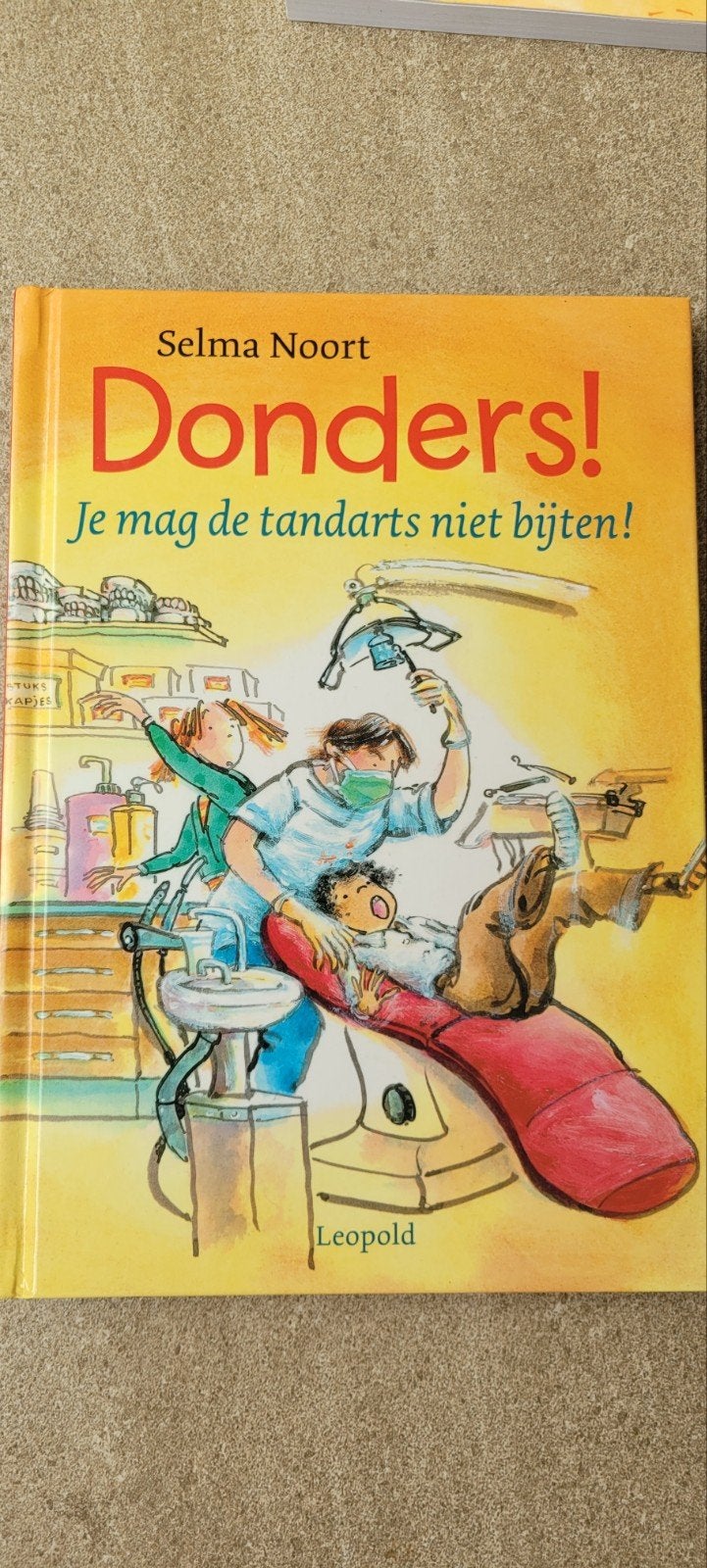 Donders! Je mag de tandarts niet bijten! - Selma Noort, Ophalen of Verzenden, Zo goed als nieuw, Selma Noort, Fictie algemeen