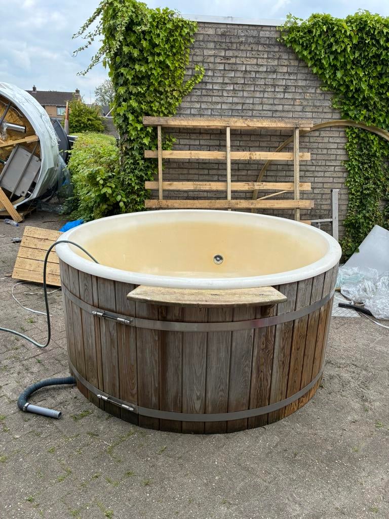 Hottub 200cm + deksel ( meerdere 2e hands ) gebruikt, Tuin en Terras, Bubbelbaden en Hottubs, Zo goed als nieuw, Ophalen