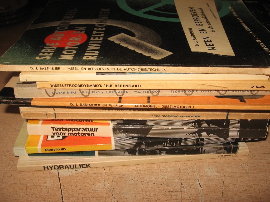 Partijtje Autotechniek boeken, Ophalen of Verzenden, Gelezen