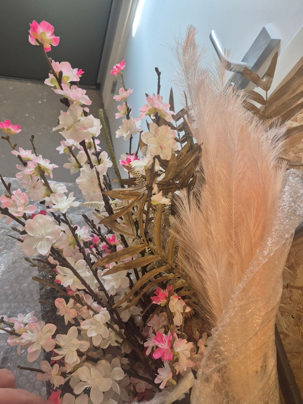 Kunstbloemen en -takken: Roze en witte bloesem met pluimen, Huis en Inrichting, Ophalen, Binnen, Kunstbloem, Textiel