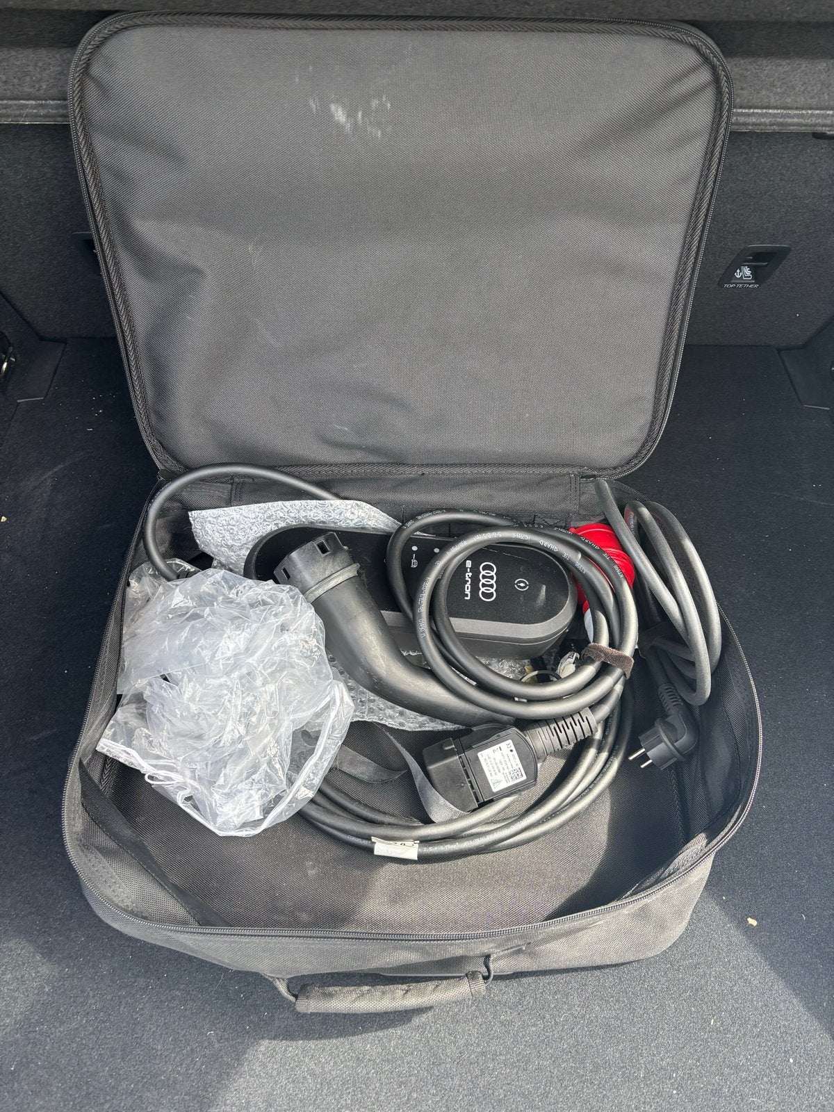 Originele Audi laadkabel set (Type 2) met CEE adapter, Ophalen of Verzenden, Zo goed als nieuw, Laadkabel