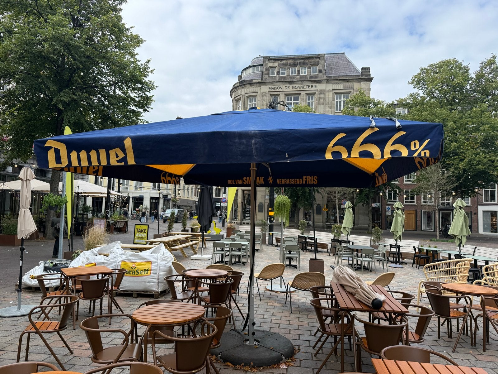 GROTE DUVEL PARASOLS  STORMVAST!voor horeca of tuin, Ophalen, Gebruikt, 3 tot 4 meter, Stokparasol