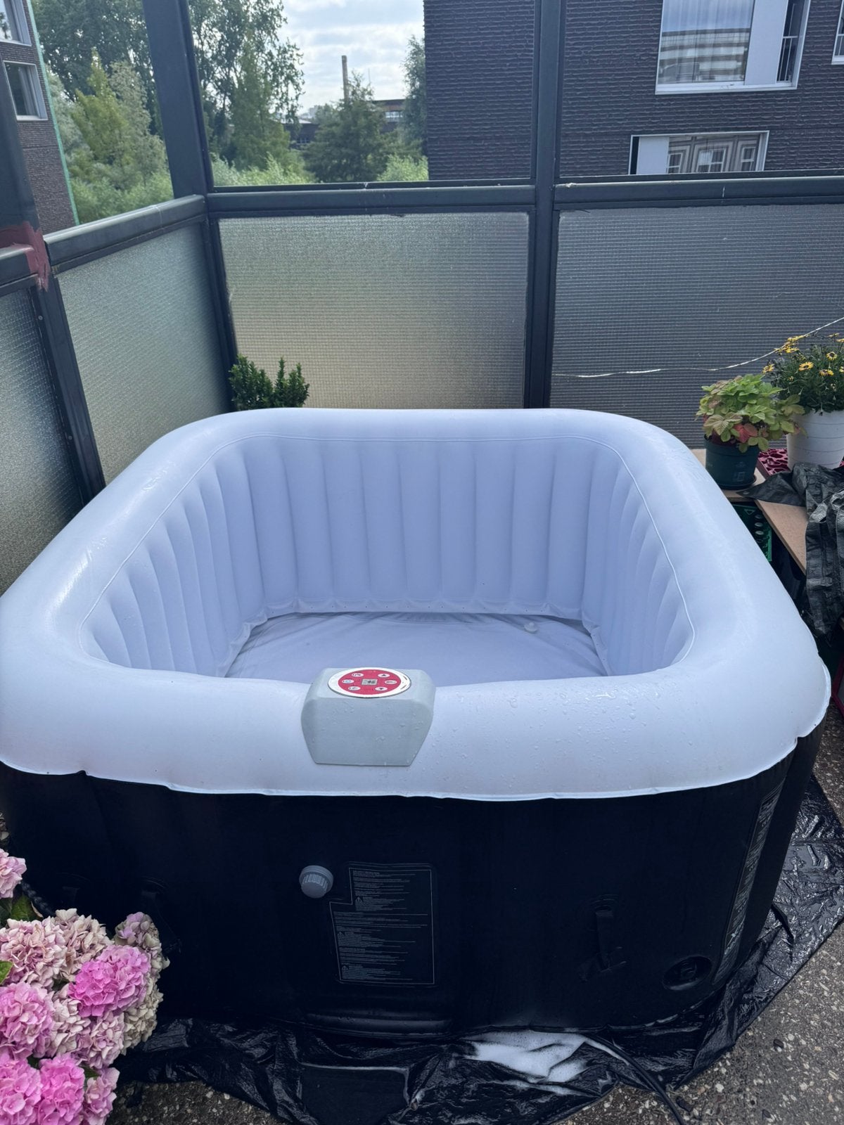 Opblaasbare Jacuzzi 4-personen te huur, Tuin en Terras, Ophalen, Zo goed als nieuw, Filter, Opblaasbaar