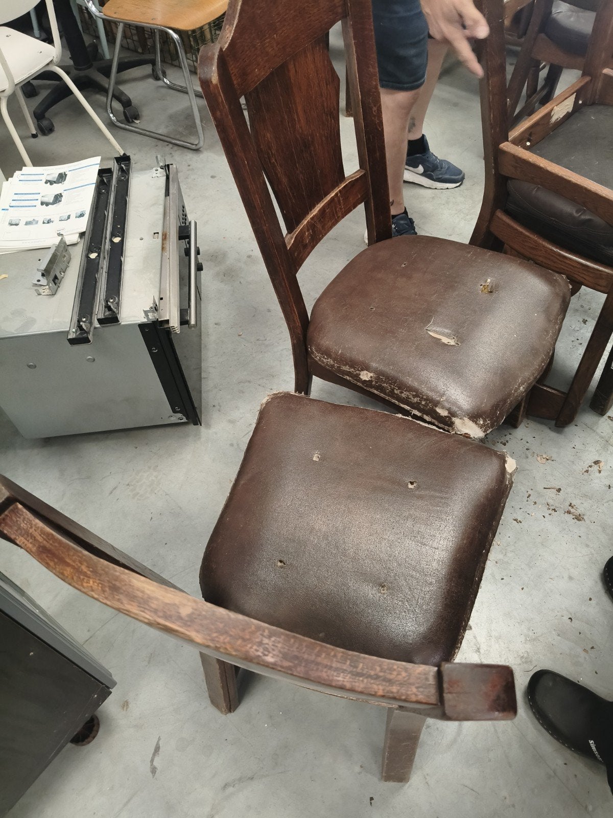 5 stoelen - zittingen opnieuw te stofferen, Ophalen, Hout, Gebruikt, Bruin