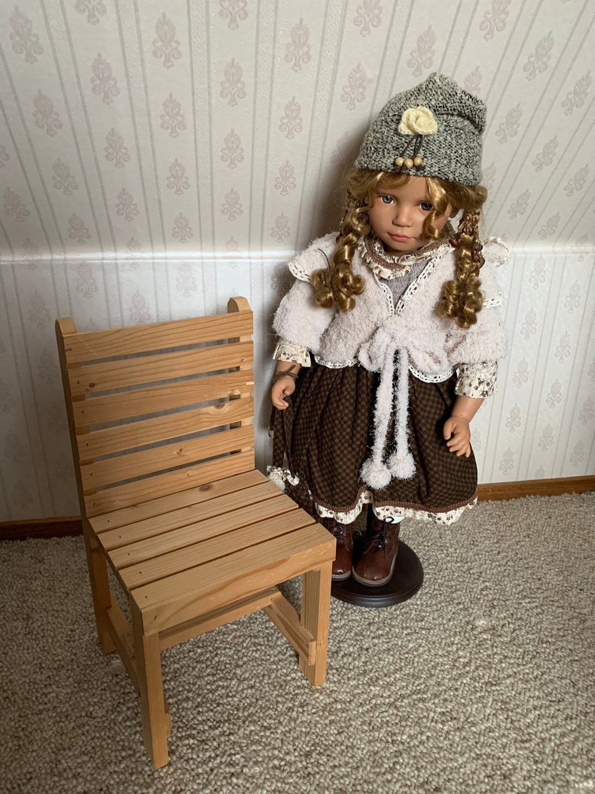 Houten poppenstoeltje voor poppen en knuffels, Verzamelen, Ophalen of Verzenden, Zo goed als nieuw, Poppenhuis