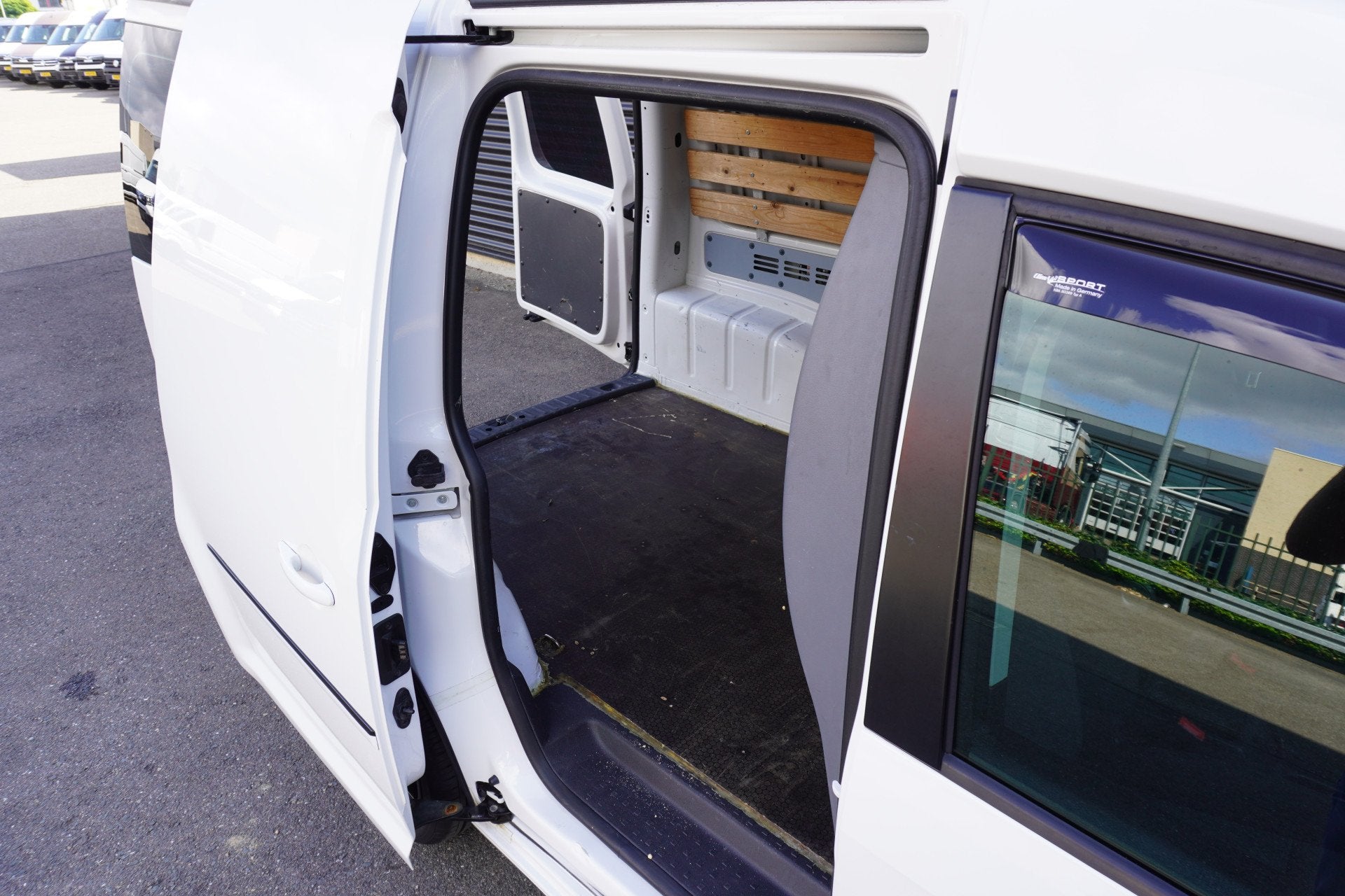 Volkswagen Caddy 185pk Gechipt Trekhaak Apple carplay Cruise, Voorwielaandrijving, 1373 kg, Gebruikt, 4 cilinders