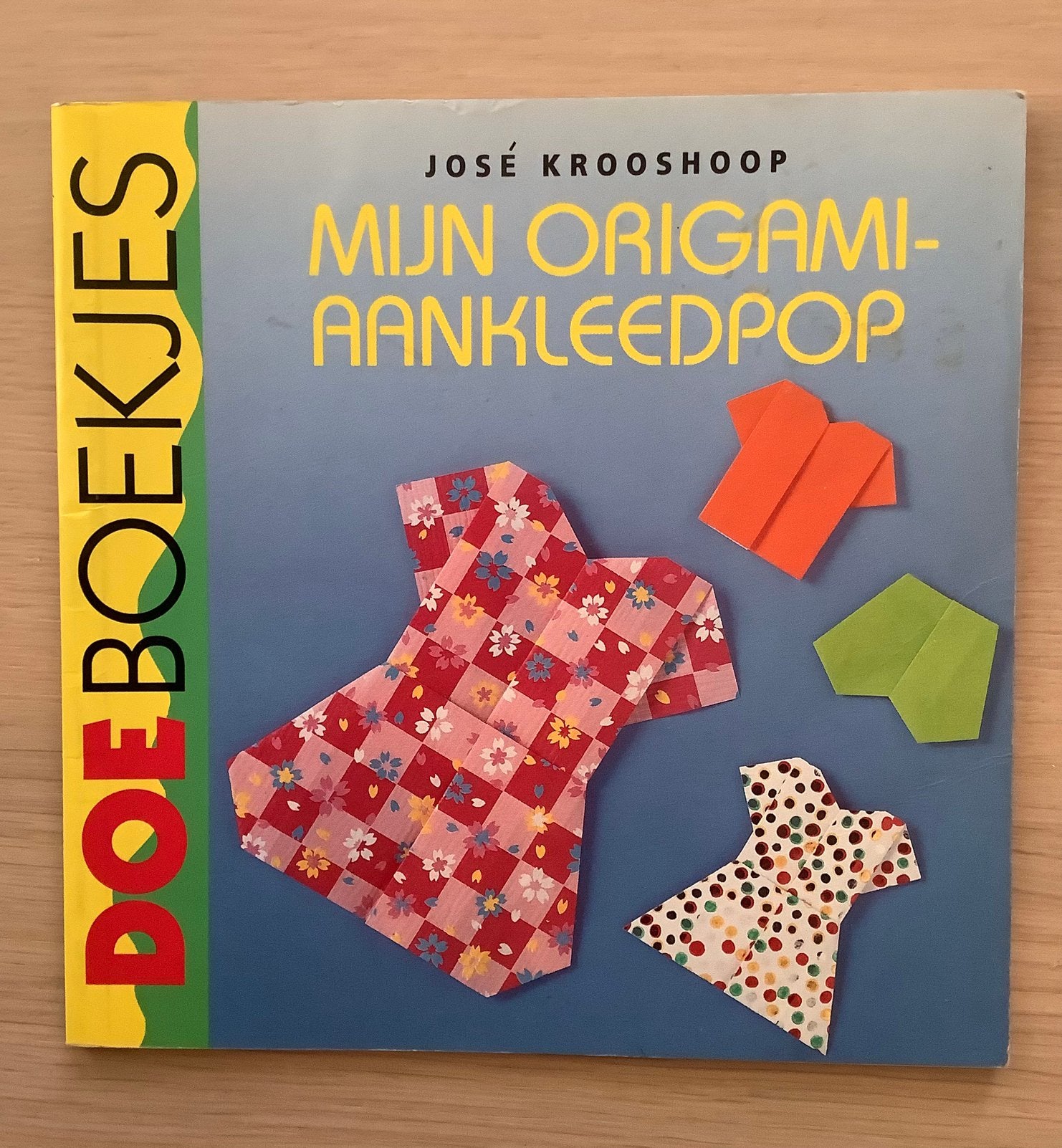 Doeboekje: Mijn origami-aankleedpop - José Krooshoop, Ophalen of Verzenden, Zo goed als nieuw, José Krooshoop