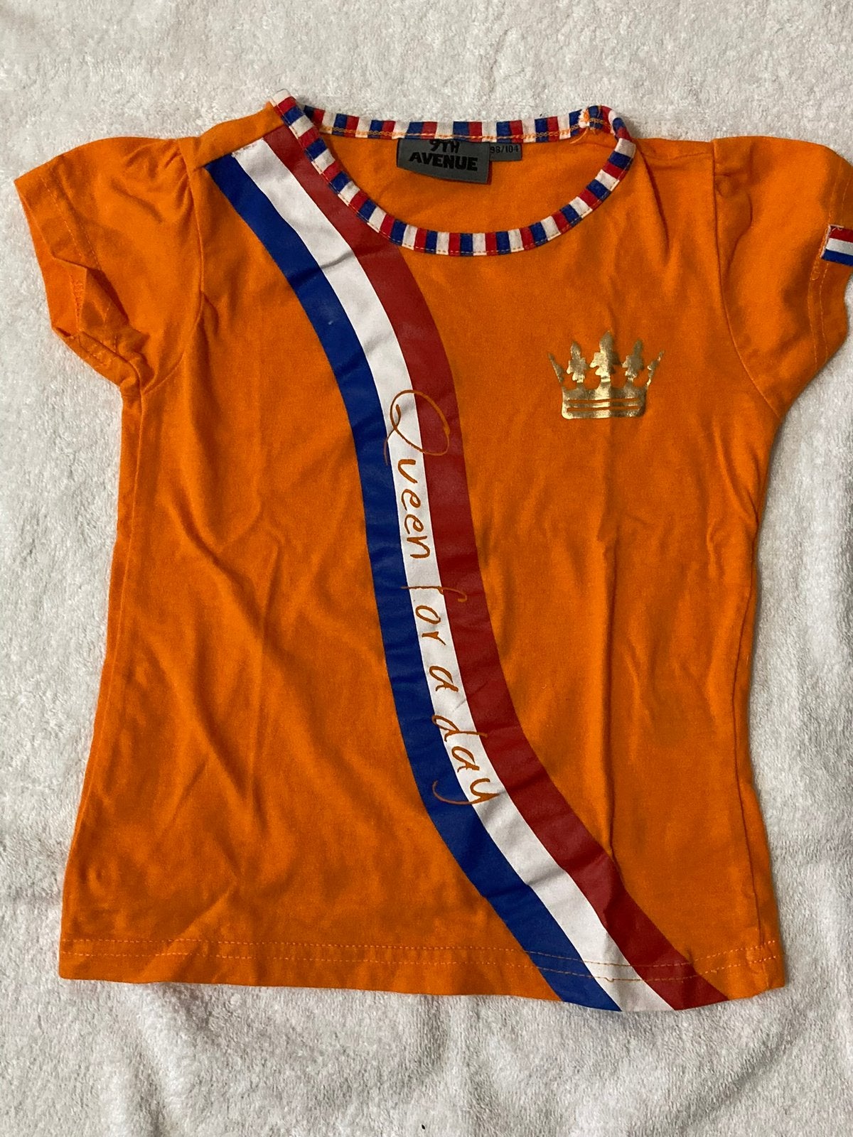 Oranje T-shirt met kroon Maat 98/104, Ophalen of Verzenden, Zo goed als nieuw, Meisje, Shirt of Longsleeve