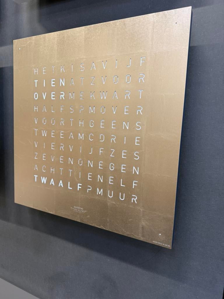 Nieuw Qlocktwo Moon Gold Woordklok Design Klok Midnight 45, Huis en Inrichting, Woonaccessoires | Klokken, Wandklok, Nieuw, Ophalen of Verzenden