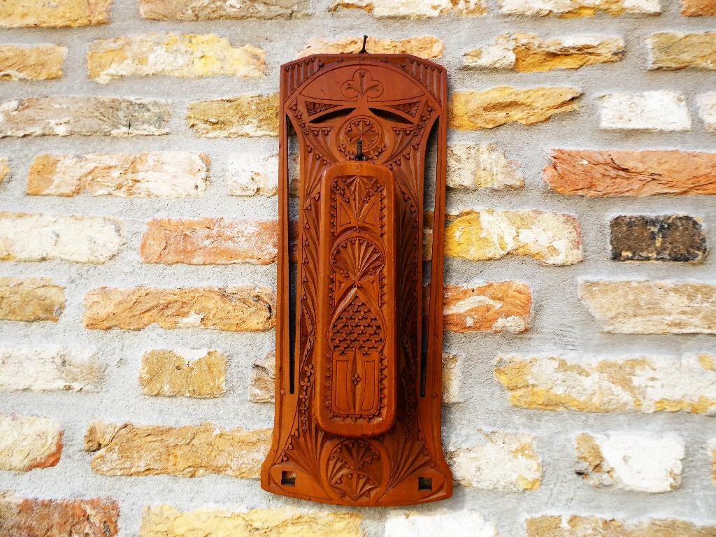 Art Deco borstelrekje Fries kerfsnede houtsnijwerk, Antiek en Kunst, Ophalen of Verzenden