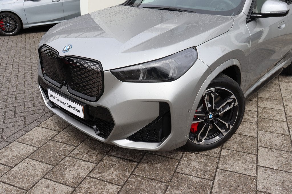 BMW iX1 eDrive20 M Sport / Trekhaak / Panoramadak / Sportsto, Auto's, BMW, Met garantie (alle), 204 pk, 363 min, 474 km