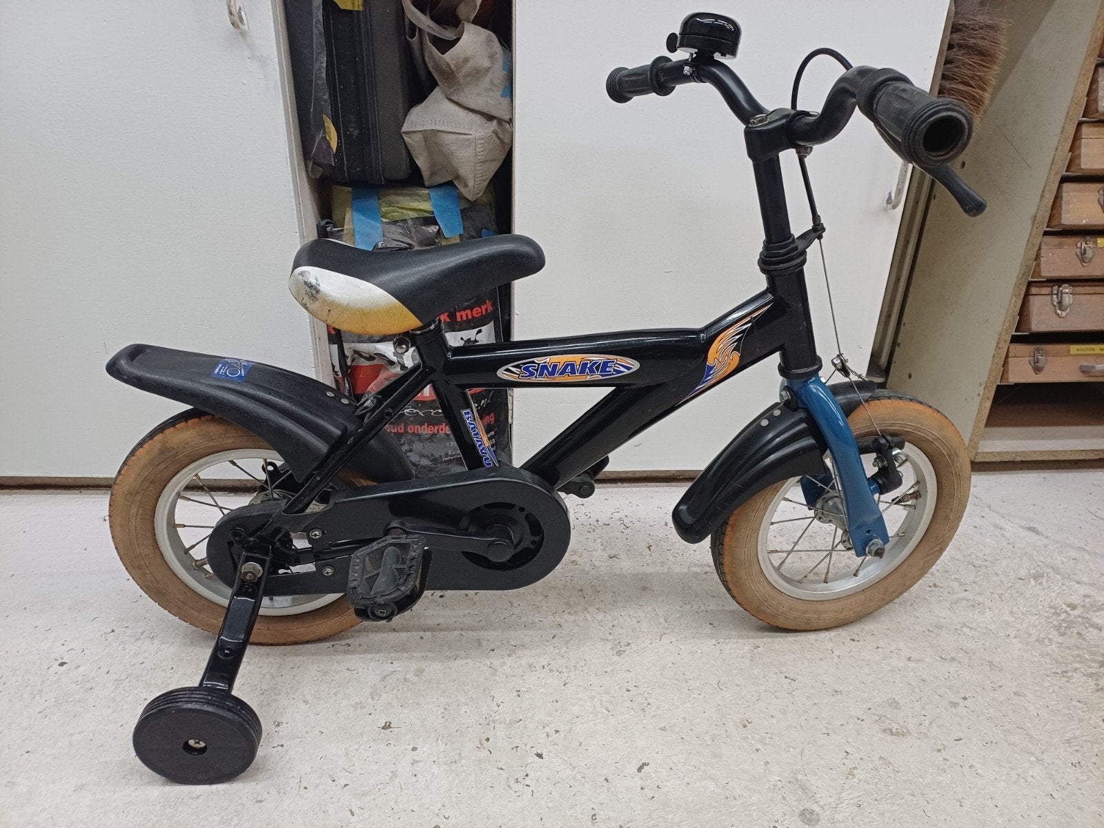 Kinderfiets 12 inch batavus  snake met zijwieltjes - Zwart, Fietsen en Brommers, Ophalen, Terugtraprem, Zijwieltjes, Gebruikt