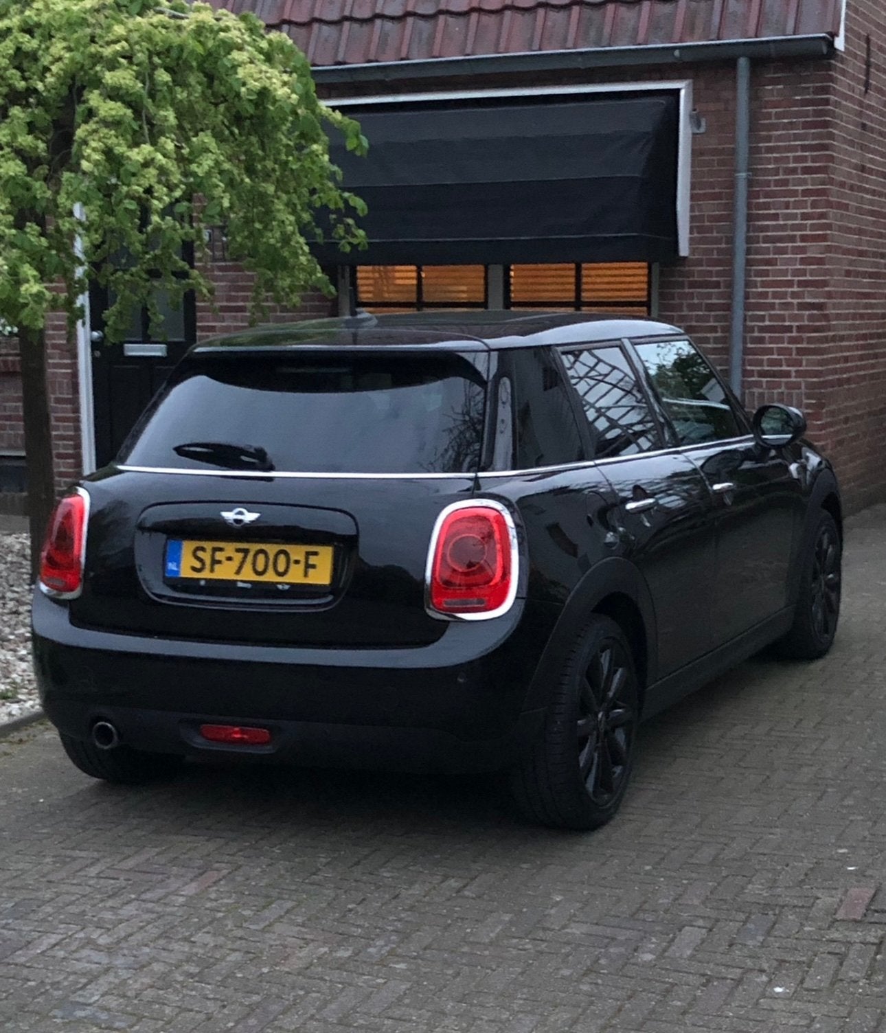 MINI Cooper Chilli. 5D AUT PANO LEER  ZWART serious business, 136 pk, Origineel Nederlands, Bedrijf, 3 cilinders