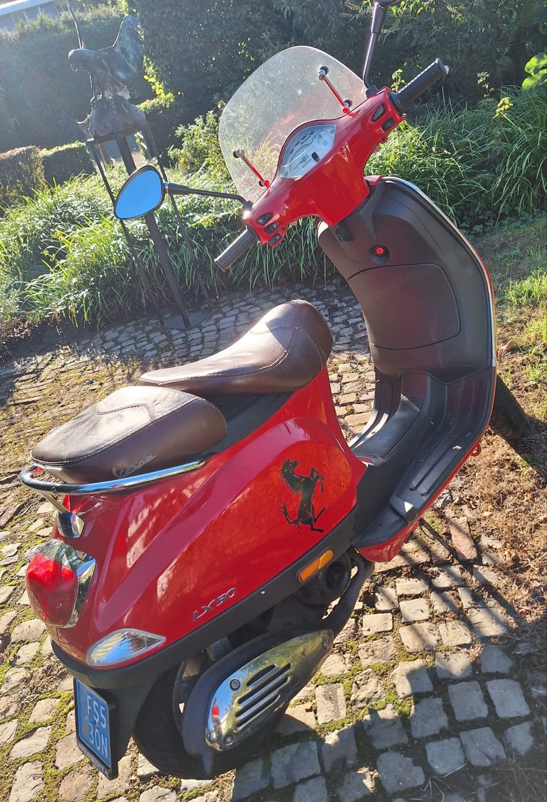 Foto 14 van Vespa LX 50 - Rode Scooter met Bruin Lederen Zadel