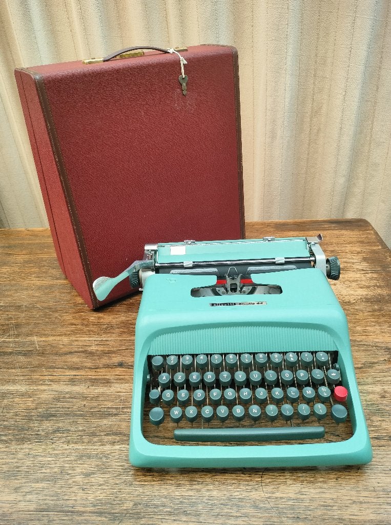 Typemachine OLIVETTI Studio 44. Italy. 1952. Azuurblauw., Ophalen, Gebruikt