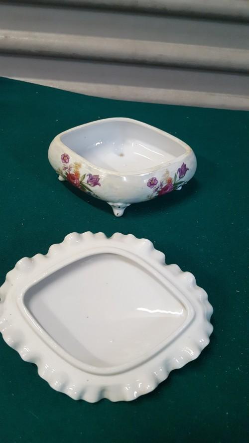 Schaal met deksel, brocante, met bloemen gedecoreerd, golven, Ophalen of Verzenden, 'T Olde Gre-j, Info@toldegrej.nl, Endepoelstraat 20f Didam