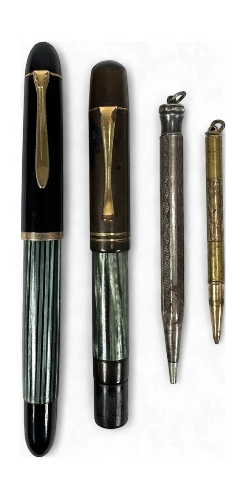 1152. Vulpennen Pelikan en twee vulpotloden, 20e eeuw, Ophalen of Verzenden, Gebruikt, Vulpen, Overige merken