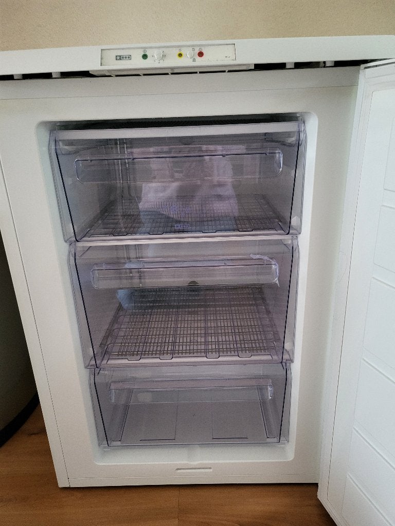 Zanussi vriezer uit 2013, Witgoed en Apparatuur, Vriezers en Diepvrieskisten, Gebruikt, Minder dan 85 cm, Minder dan 60 cm, Vrijstaand