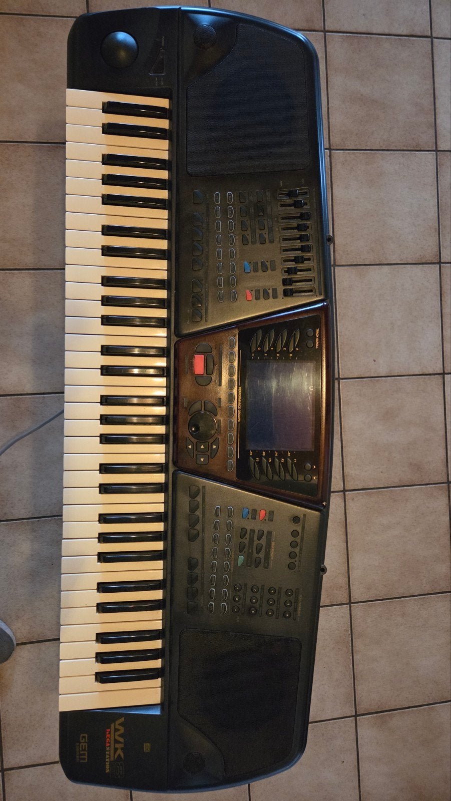 GEM WK8 MegaStation | Werkt, display backlight defect, Muziek en Instrumenten, Keyboards, Ophalen, Gebruikt, 61 toetsen, Gem