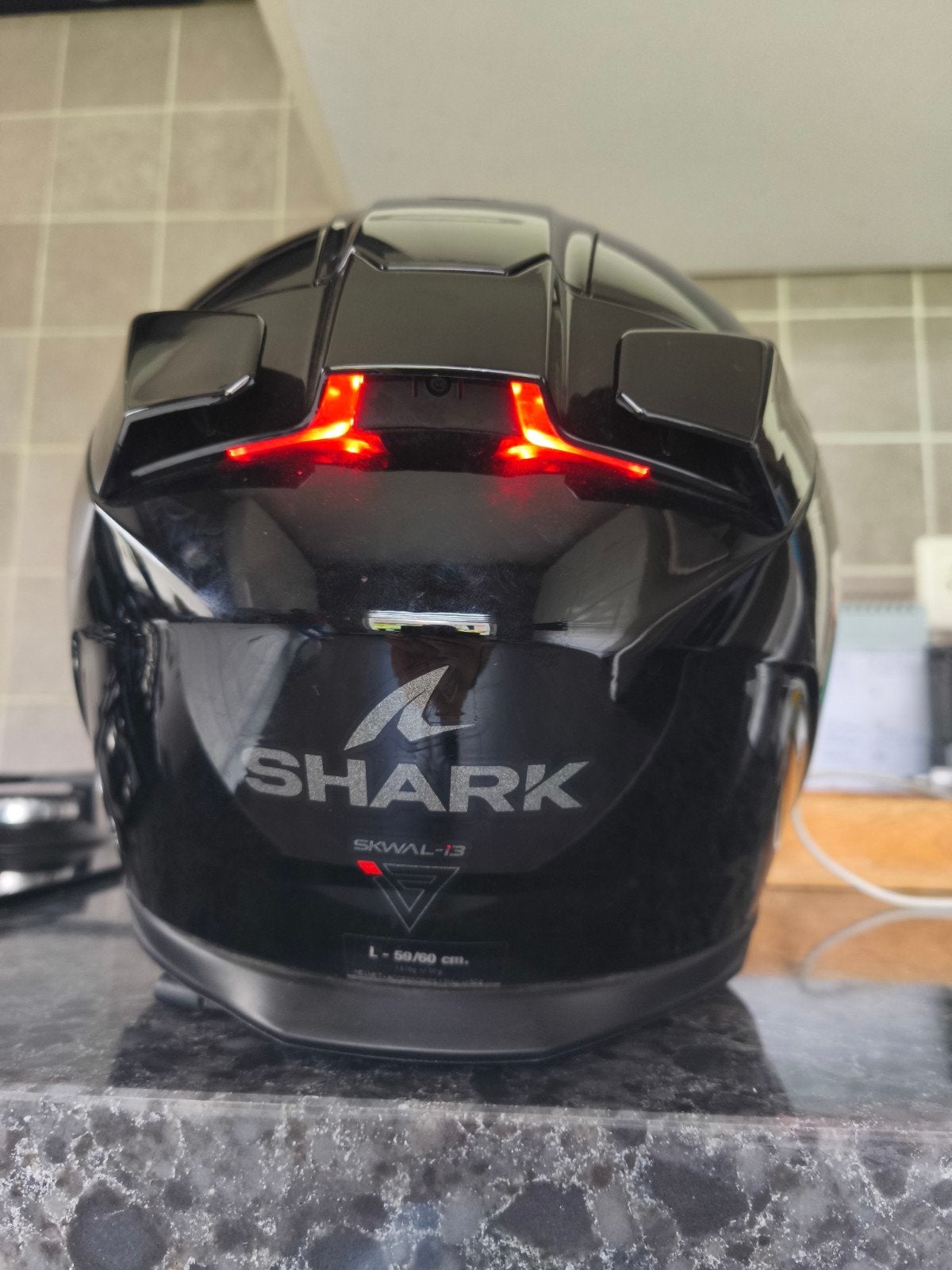 Shark Skwal-i3 motorhelm maat L met remlicht, Motoren, Shark, Ophalen of Verzenden, Integraalhelm, L
