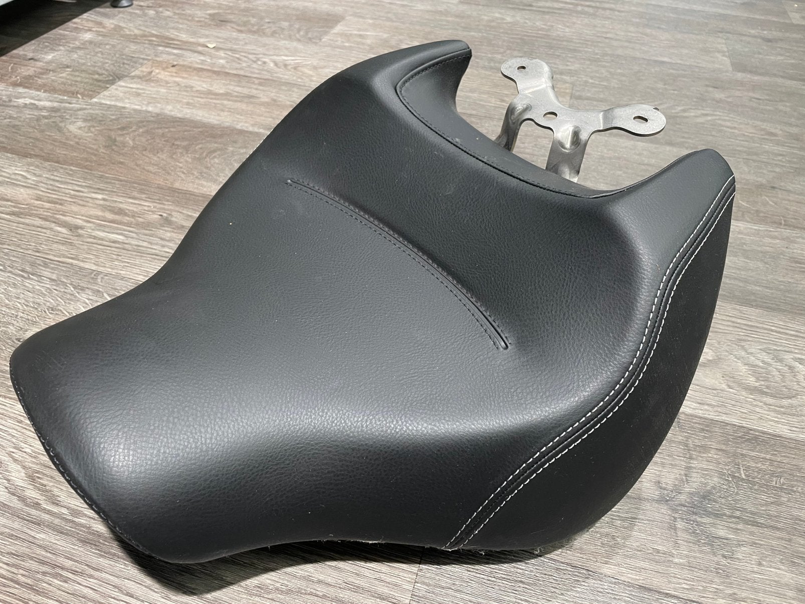 Comfortzadel Triumph Rocket 3 R / STORM R A9700876, Motoren, 5121 RC, Nieuw, Ophalen of Verzenden, MC RIJEN