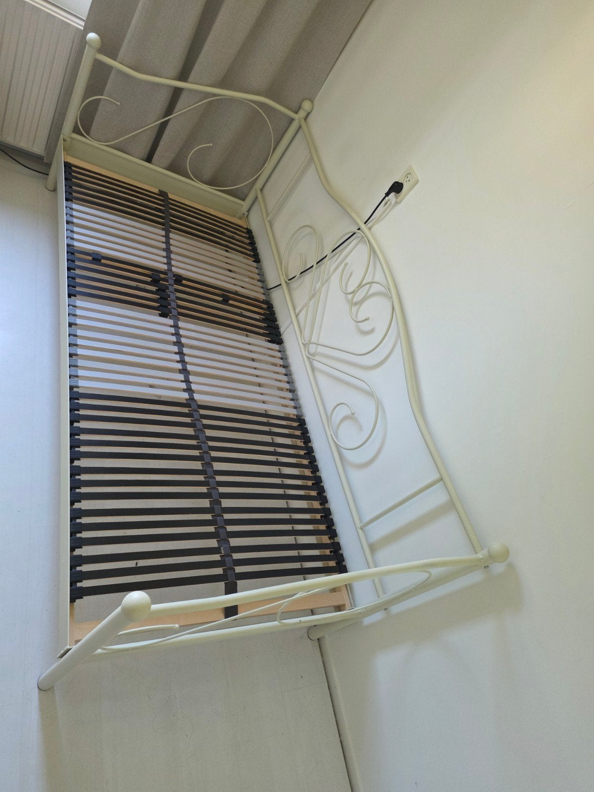 IKEA Leirsund bedframe met lattenbodem, wit metaal, Ophalen, Gebruikt, 90 cm, Eenpersoons