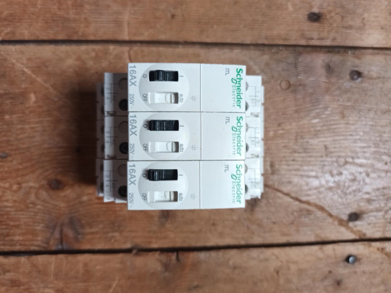 3 x Schneider Electric ITL 16 AX puls relais, Ophalen of Verzenden, Nieuw