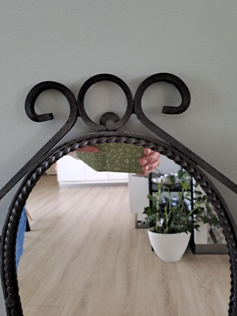 Smeedijzeren vintage mid century spiegel jaren 60/70, Ophalen of Verzenden, Ovaal, Minder dan 50 cm, Minder dan 100 cm