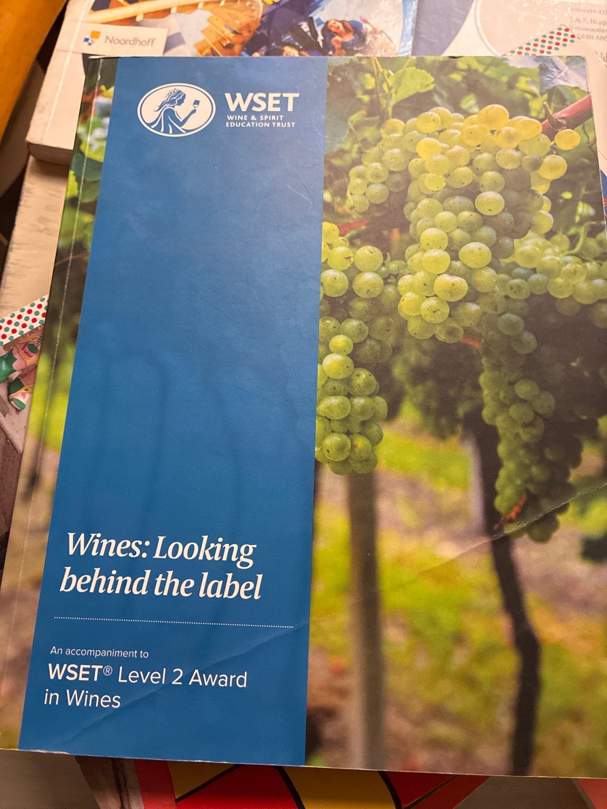 WSET Level 2 Award in Wines: Looking behind the label, Boeken, Ophalen of Verzenden, Zo goed als nieuw, Overige niveaus