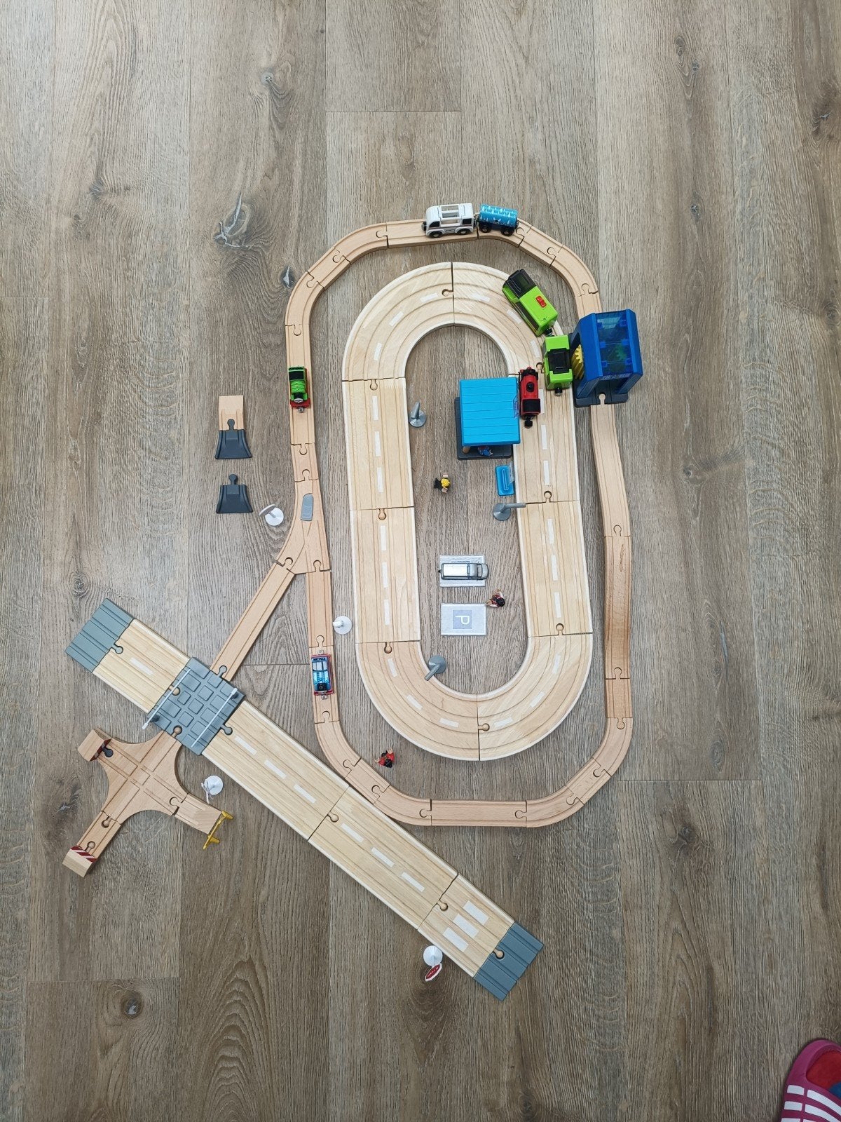 Houten treinbaan en autobaan set met accessoires, Ophalen, Gebruikt