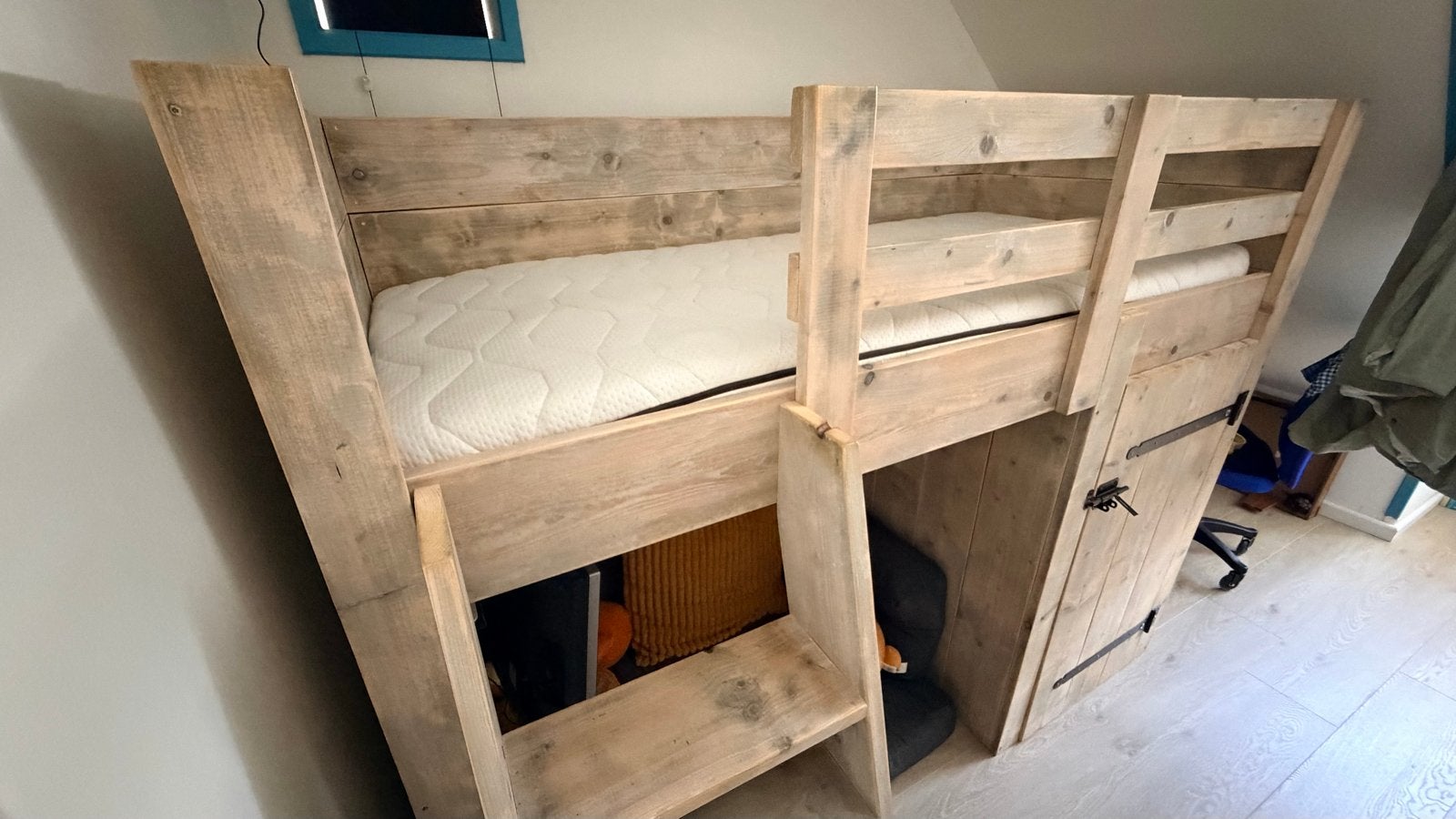 Stevig stijgerhouten hoogslaper met opbergruimte en matras, 90 cm, 160 tot 180 cm, Tweepersoons, Ophalen of Verzenden