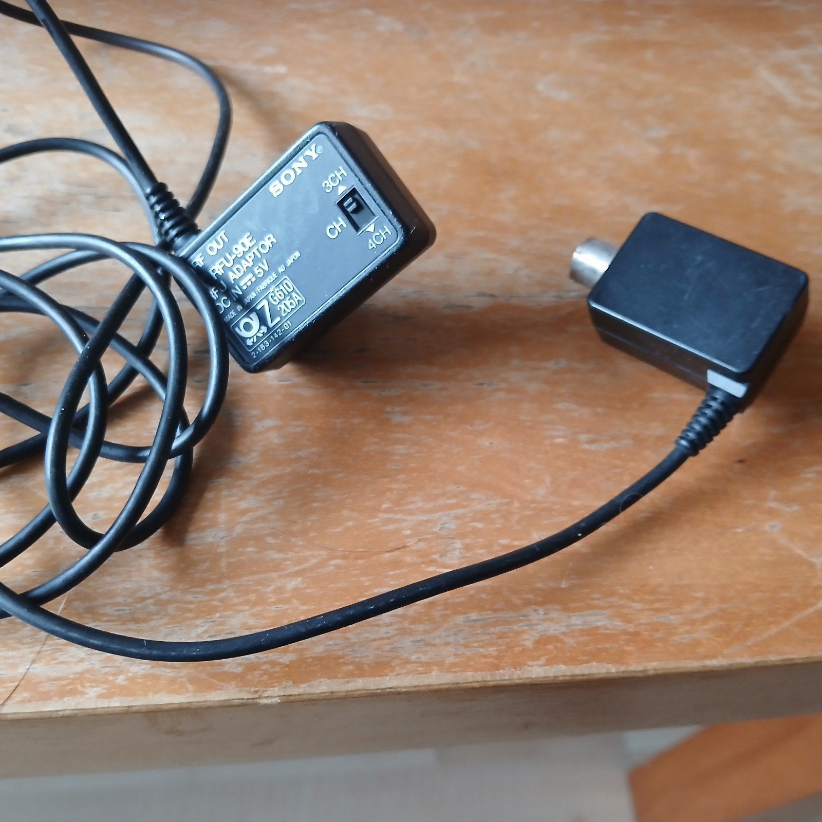 Sony RFU-90E RF-adapter / DC IN 5V-modulator., Ophalen of Verzenden, Overige soorten, Camera