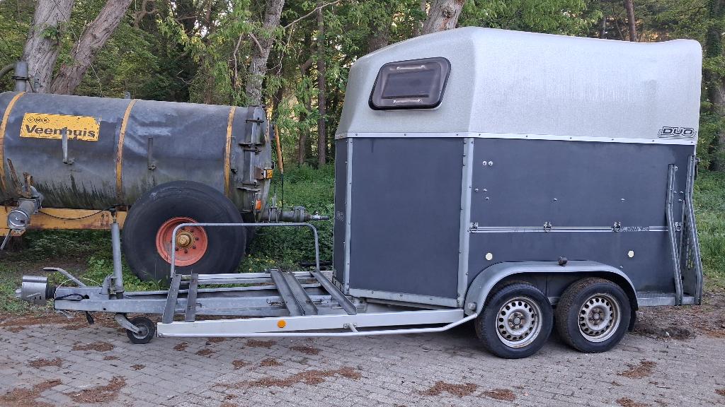 Te koop 2 paards trailer met koetsenframe, Ophalen of Verzenden, Gebruikt, Hout, 2-paards trailer